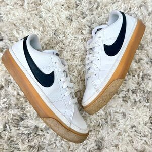 WOMEN'S NIKE COURT LEGACY NEXT NATURE SUSTAINABLE SNEAKERS